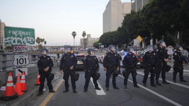 El juez ordena a la administración Trump que detenga las paradas de inmigración indiscriminadas, arrestos en California
