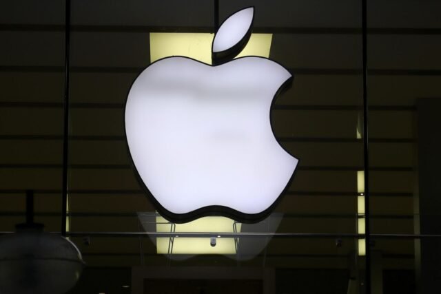 El juez permite que la demanda antimonopolio contra Apple continúe
