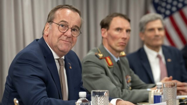 El ministro de Defensa alemán quiere armar a Kiev 'rápida y silenciosamente' - RT World News
