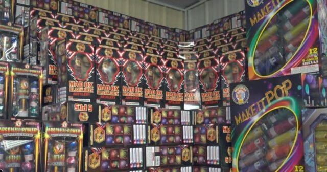 El minorista de fuegos artificiales de Missouri preocupado por el impacto arancelario
