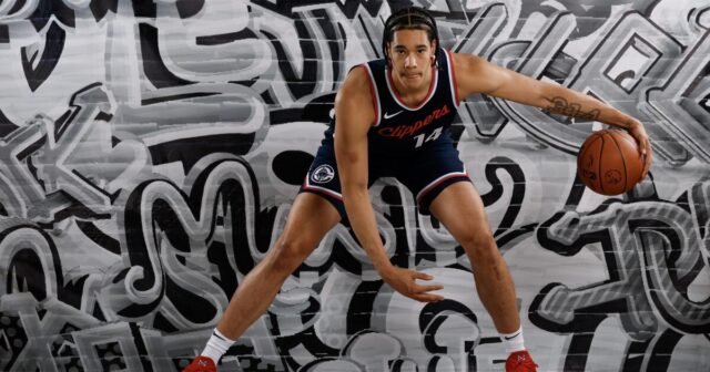 El novato de los Clippers, Yanic Konan Niederhauser, muestra crecimiento
