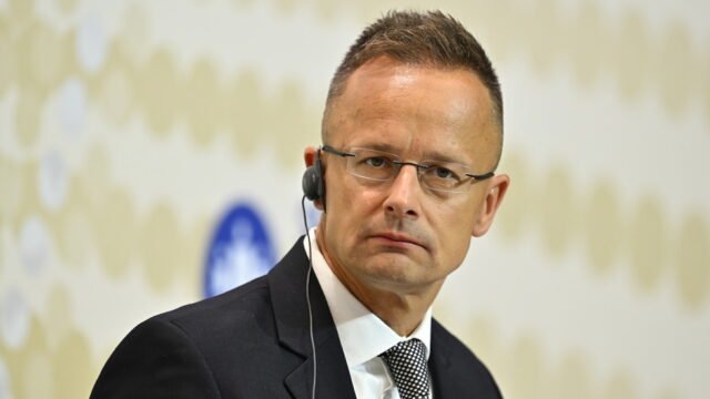 El país de la UE se mueve para sancionar a los oficiales militares ucranianos - RT World News
