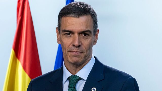El partido gobernante de España prohíbe a los funcionarios pagar el sexo - RT World News
