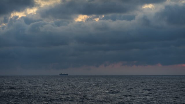El petrolero explota en la costa libia después de llamar a los puertos rusos - Bloomberg - RT World News
