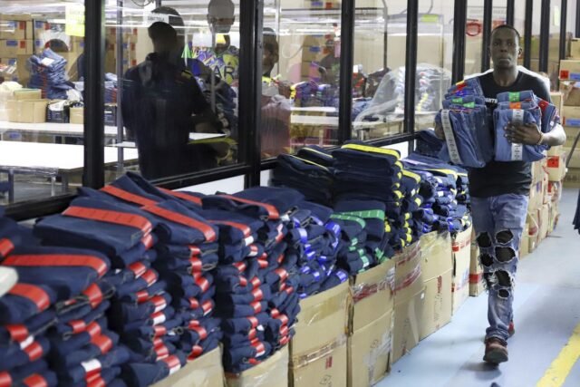 El pivote de Trump de la ayuda al comercio deja a África cautelosa mientras enfrenta aranceles e incertidumbre
