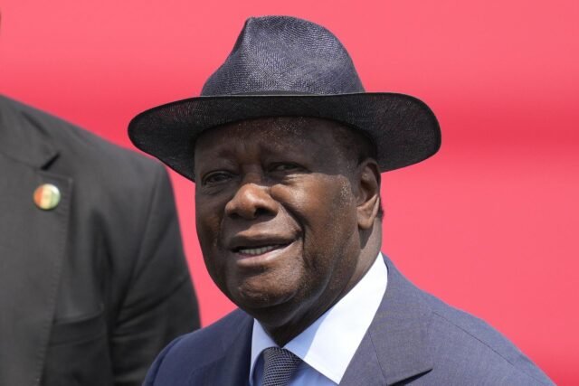 El presidente de Ivory Coast buscará el cuarto mandato después de cambiar la constitución para eliminar los límites de término
