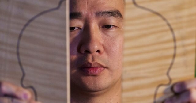 El primer fabricante de violín profesional de Malasia escupe un oficio raro
