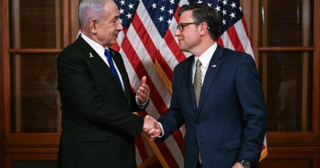 El primer ministro israelí Benjamin Netanyahu se reúne con los líderes del Congreso
