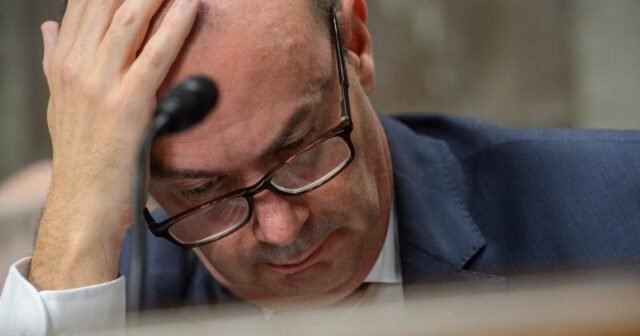 El senador del Partido Republicano es engañado por la carta de renuncia de la silla de la Fed obviamente falsa
