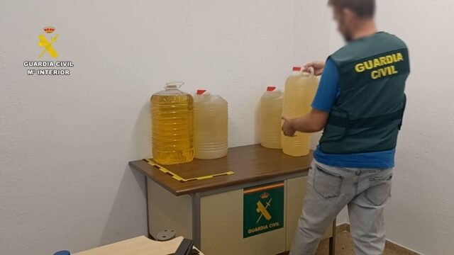 Empleado arrestado por malversación de € 70,000 en efectivo y bienes de la compañía de distribución de petróleo
