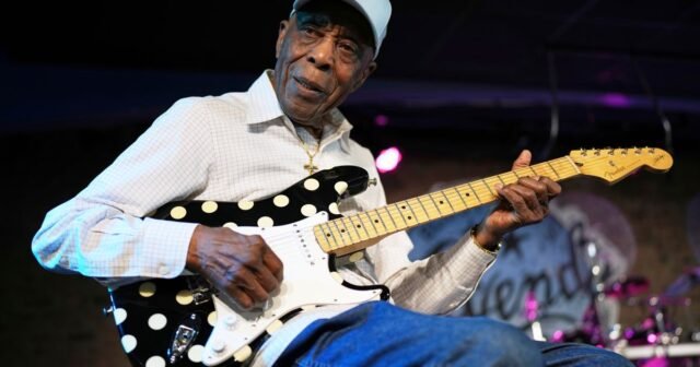 En 'Sinners' y su música, Buddy Guy mantiene vivo el blues. No ha sido fácil
