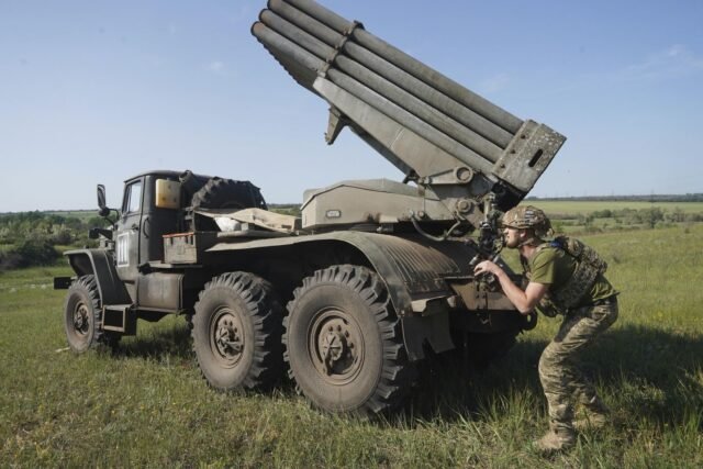 Estados Unidos suspende algunos sistemas de armas a Ucrania por temor a las reservas estadounidenses se agotan

