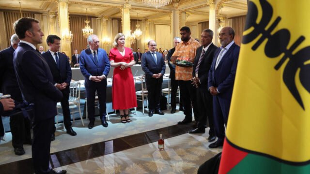 Francia promete más autonomía al territorio en el extranjero después de los disturbios - RT World News

