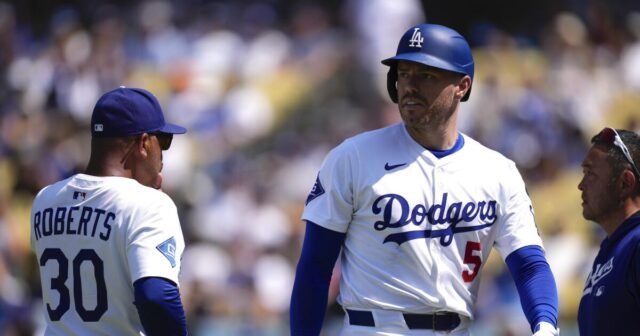 Freddie Freeman lesionado cuando los Dodgers son barridos por cerveceros, nuevamente
