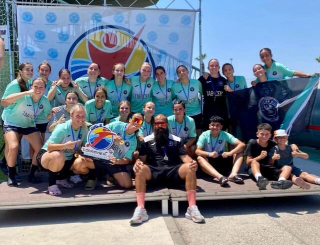 Futuro brillante para el Atlético San Miguel CF mientras celebra una temporada histórica
