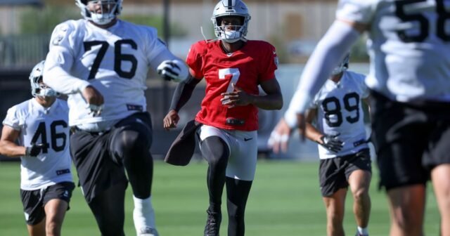 Geno Smith tiene como objetivo traer estabilidad, potencia de fuego a la ofensiva de los Raiders
