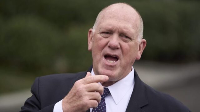 Homan sugiere que la política de trabajadores agrícolas de Trump está llegando
