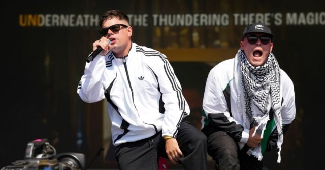 Hungría prohíbe el grupo de rap irlandés Kneecap de entrar por delante de la actuación del festival
