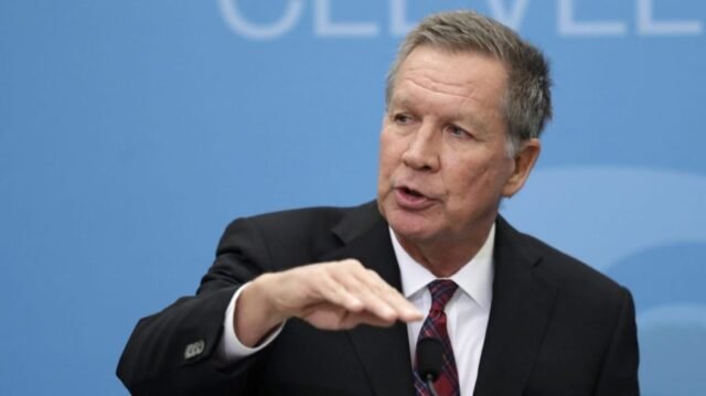 Kasich: Megabill republicano 'Otro esfuerzo para patear la lata en el camino' sobre 'tremendo problemas fiscales'

