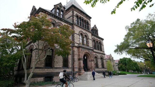 La Universidad de Brown se inclina a la administración Trump en medio de quejas de 'discriminación'
