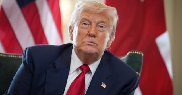 La administración Trump dice que los empleados federales pueden alentar a los compañeros de trabajo a "repensar" sus creencias religiosas
