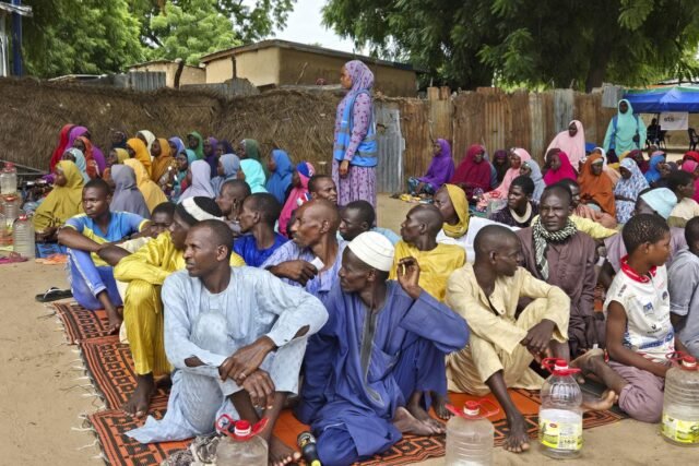 La agencia de alimentos de la ONU limita las operaciones de ayuda en África occidental y central debido a los recortes de fondos
