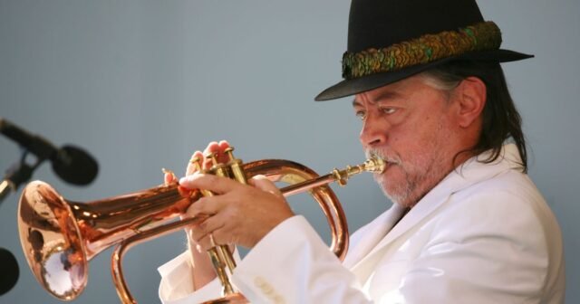 La leyenda del jazz Chuck Mangione, conocida por 'se siente tan bien', muere a los 84
