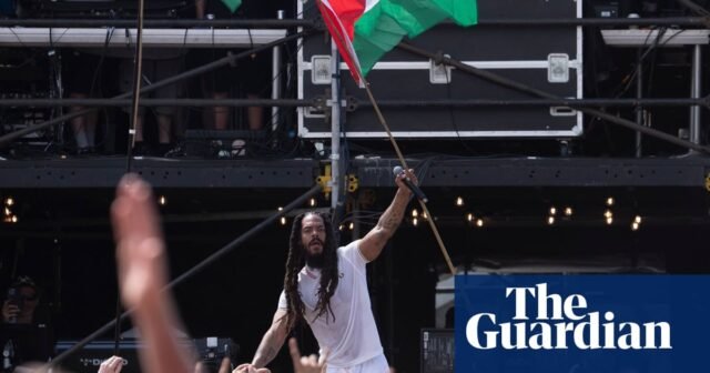 La policía investiga las actuaciones de Glastonbury de Bob Vylan y Kneecap | Glastonbury 2025
