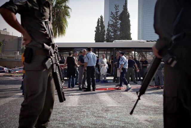 La policía israelí arresta al presunto bombardero del autobús del área de Tel Aviv
