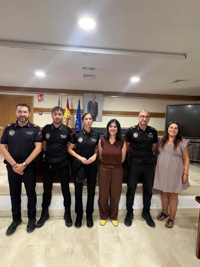 La policía local de Redován fortalece su fuerza con tres nuevos oficiales

