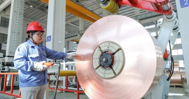 La tarifa de cobre del 50% de Trump podría aumentar el costo de los electrodomésticos, los vehículos eléctricos y otros bienes, advierten los expertos
