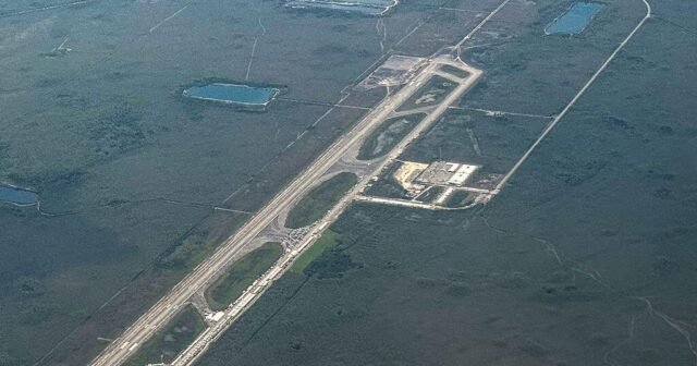 Las deportaciones comienzan en Alligator Alcatraz mientras los funcionarios de Florida prometen "aumentar" los arrestos de inmigración
