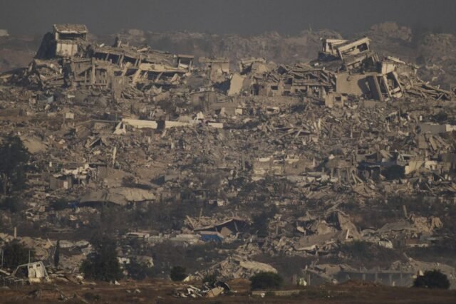 Las esperanzas de la inminente tregua se desvanecen en Gaza como el soldado israelí y los 34 palestinos son asesinados
