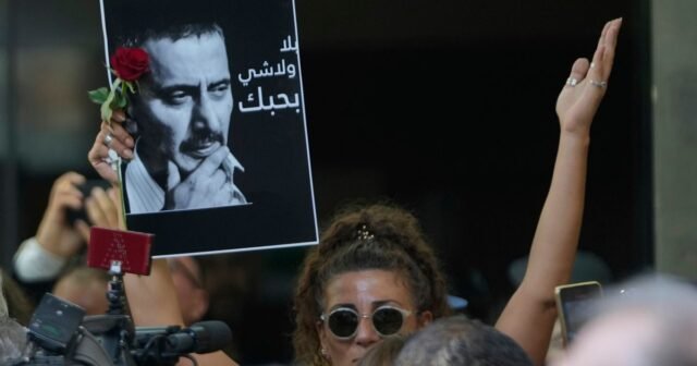 Líbano llora el icónico compositor Ziad Rahbani mientras la madre Fayrouz aparece rara
