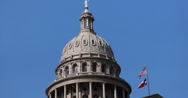 Los demócratas de Texas golpean el plan de redistribución de distritos del Partido Republicano como "muy injusto" y "profundamente antidemocrático"
