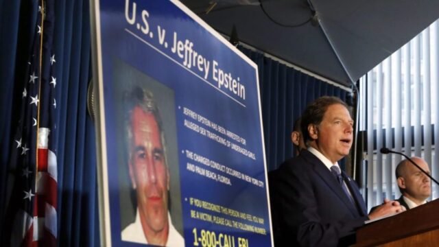 Los demócratas deberían hacer de 2026 un referéndum sobre Trump y Epstein
