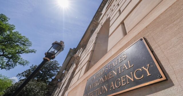 Los empleados de la EPA sudan a través de la incomodidad del lugar de trabajo de que algunos se preocupan pueden ser más que malvados
