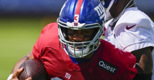 Los gigantes abren el campamento con Jaxson Dart en el centro de atención, pero Russell Wilson todavía inicia el mariscal de campo
