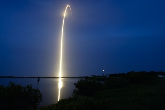 Los investigadores chinos sugieren láser y sabotaje para contrarrestar los satélites de Starlink de Musk
