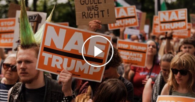 Los manifestantes salen a las calles de Escocia mientras Trump golfs
