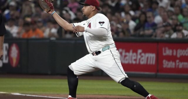 Los marineros adquieren el toletero Josh Naylor en el comercio con Diamondbacks
