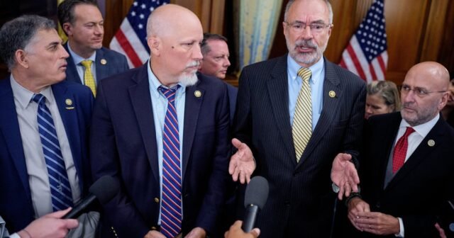 Los mayores flip-floppers en la enorme factura de impuestos y gastos de Trump
