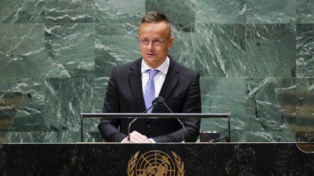 Los miembros de la OTAN nombran la razón clave detrás de 'malas relaciones' con Ucrania - RT World News

