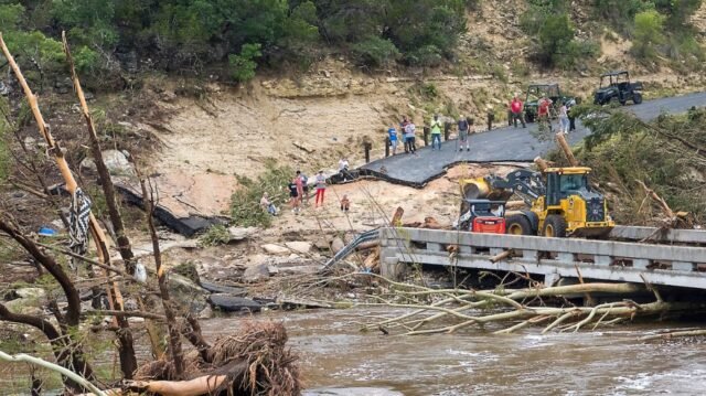 Los principales demócratas golpean a Noem sobre la respuesta a las inundaciones de Texas: 'Ese es el abandono'
