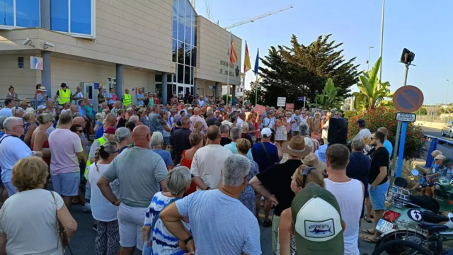 Los residentes human los servicios del consejo 'pobre' mientras la basura se acumula en el área de expatriados de Costa Blanca
