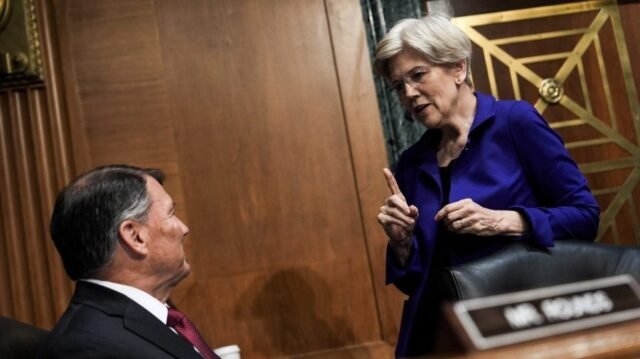 Los senadores bipartidistas presionan para que Trump mantenga porciones de regla de la IA de la era Biden

