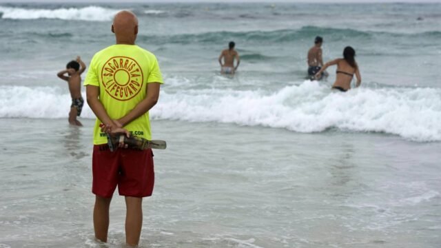 Los socorristas de Barcelona lanzarán ataque indefinido sobre condiciones de trabajo
