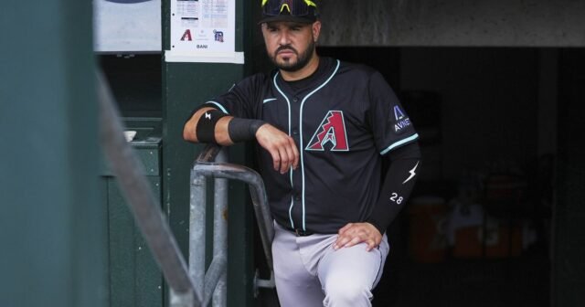 Marineros, Eugenio Suárez reuniéndose en el comercio con Diamondbacks
