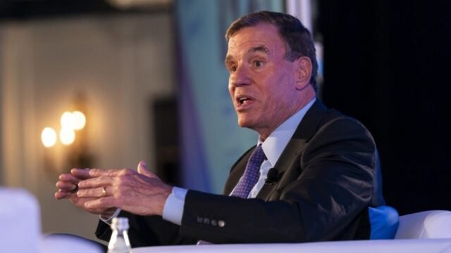 Mark Warner: Tulsi Gabbard 'no competente'

