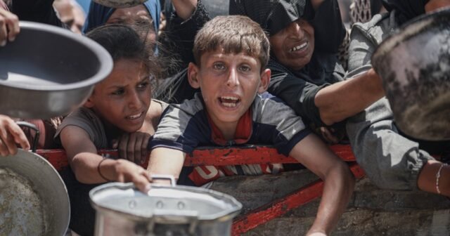 Más senadores votan en contra de las armas estadounidenses por Israel en medio de la hambre de Gaza
